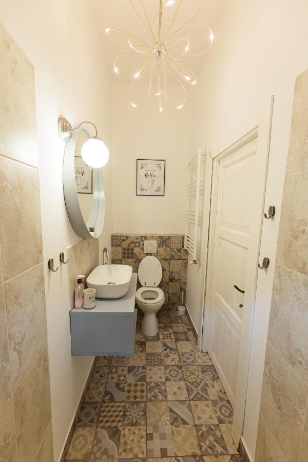 Chic Apartment In Historical City Center تيميشورا المظهر الخارجي الصورة