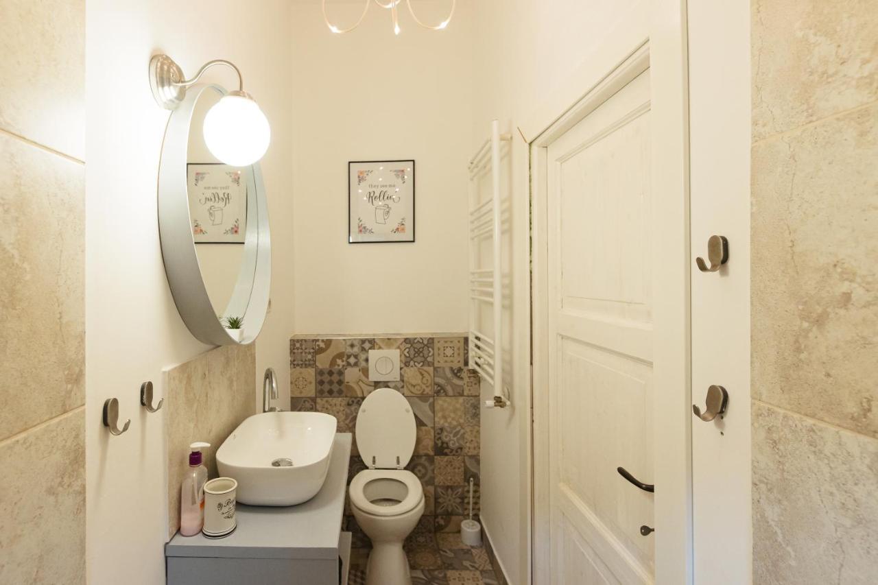 Chic Apartment In Historical City Center تيميشورا المظهر الخارجي الصورة